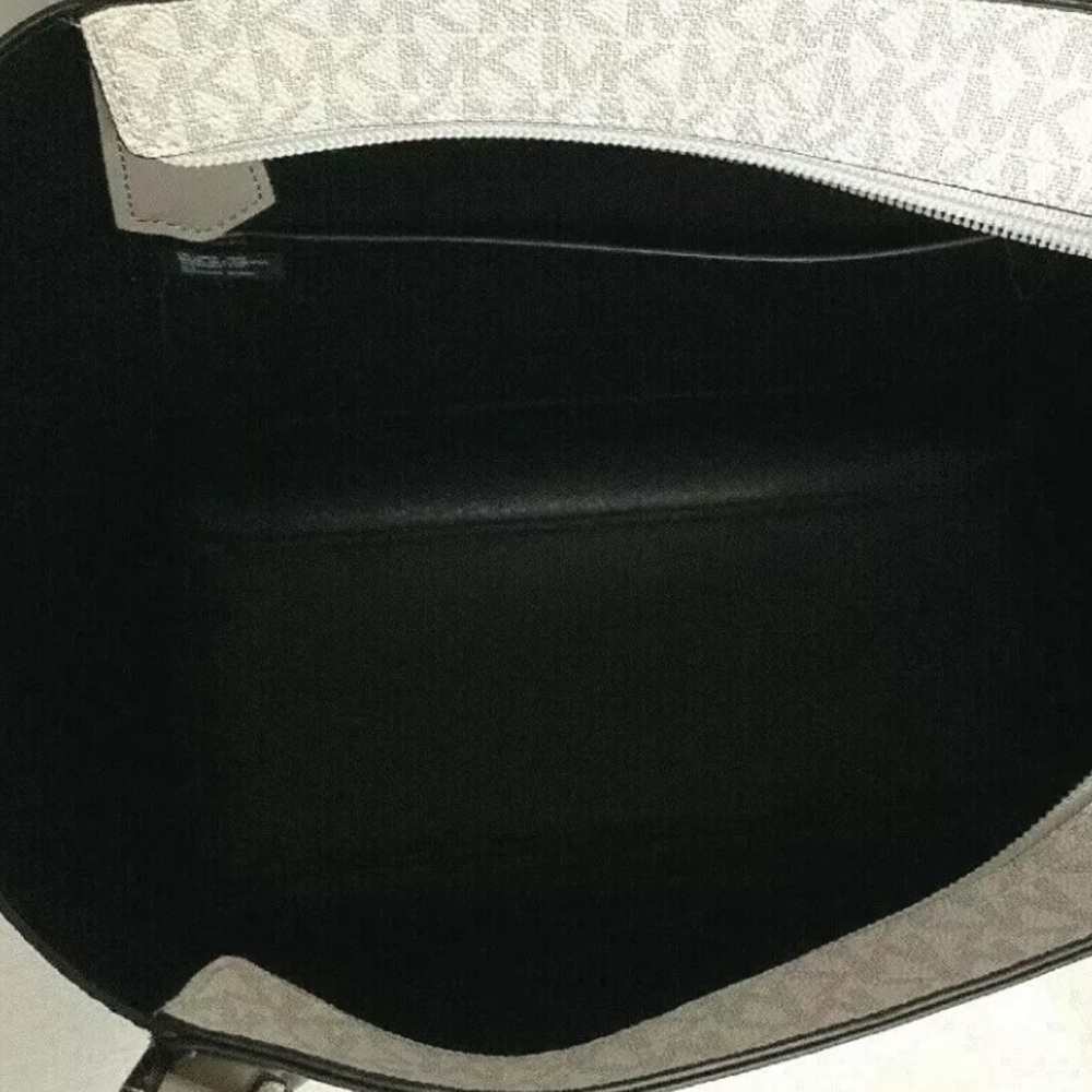Gaby’sBags👜💕-NWT Michael Kors Tote ‼️SALE‼️‼️ - Picture 5 of 5